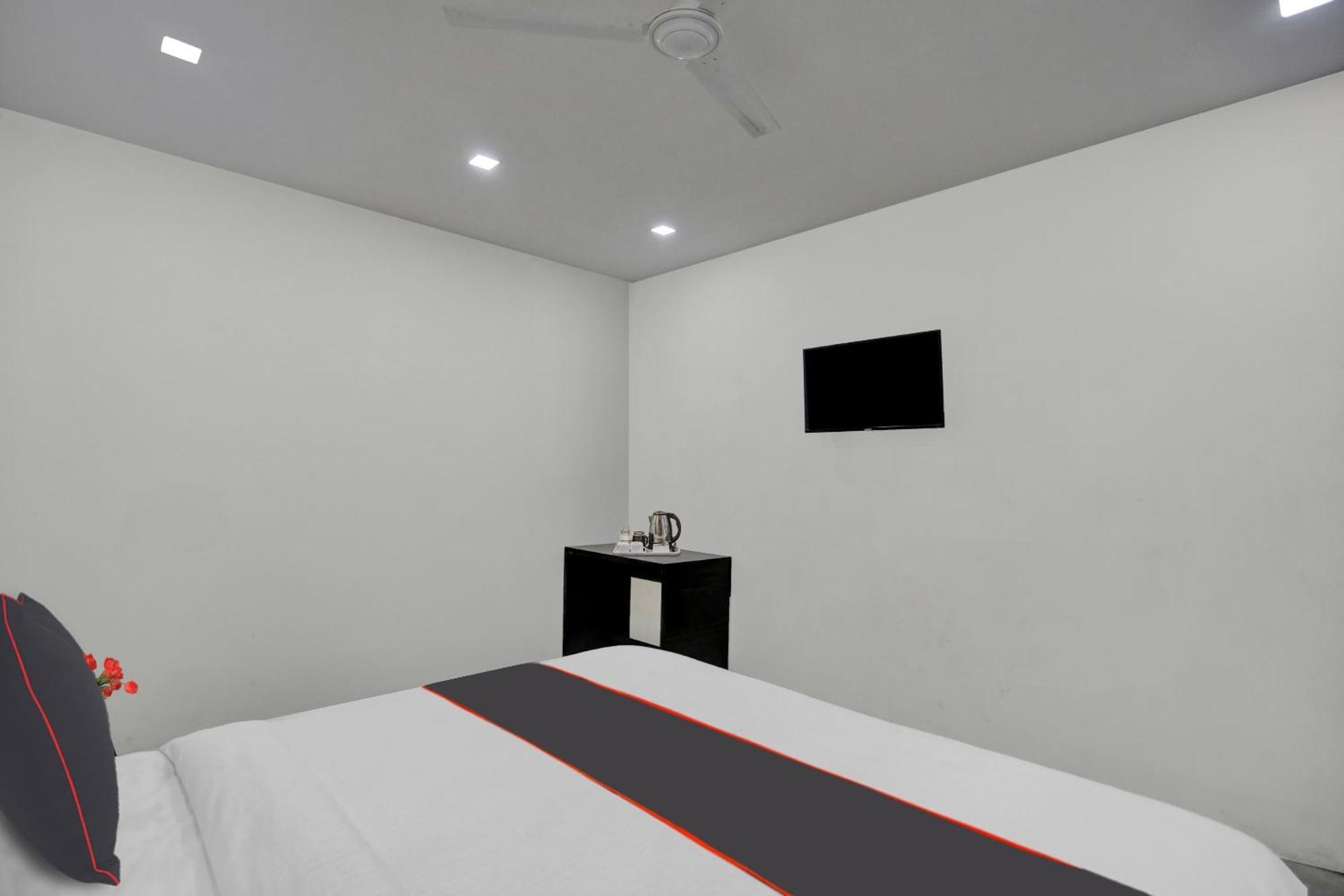 Hotel Super Townhouse The Arrow Near Lotus Temple Nuova Delhi Esterno foto