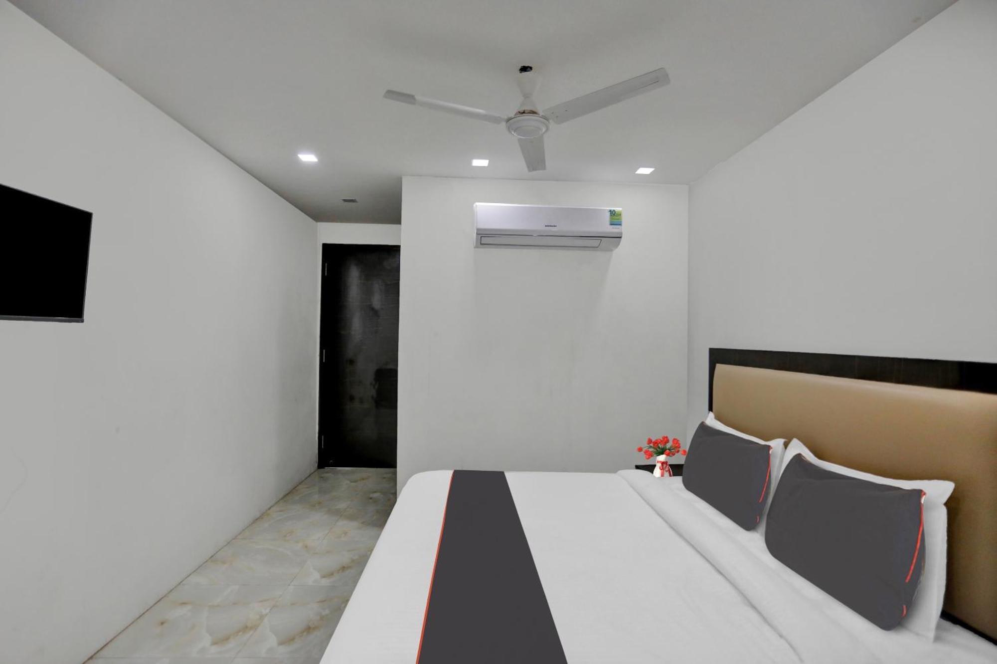 Hotel Super Townhouse The Arrow Near Lotus Temple Nuova Delhi Esterno foto