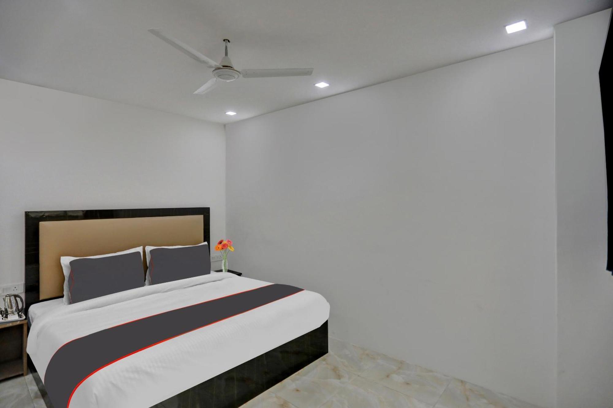 Hotel Super Townhouse The Arrow Near Lotus Temple Nuova Delhi Esterno foto