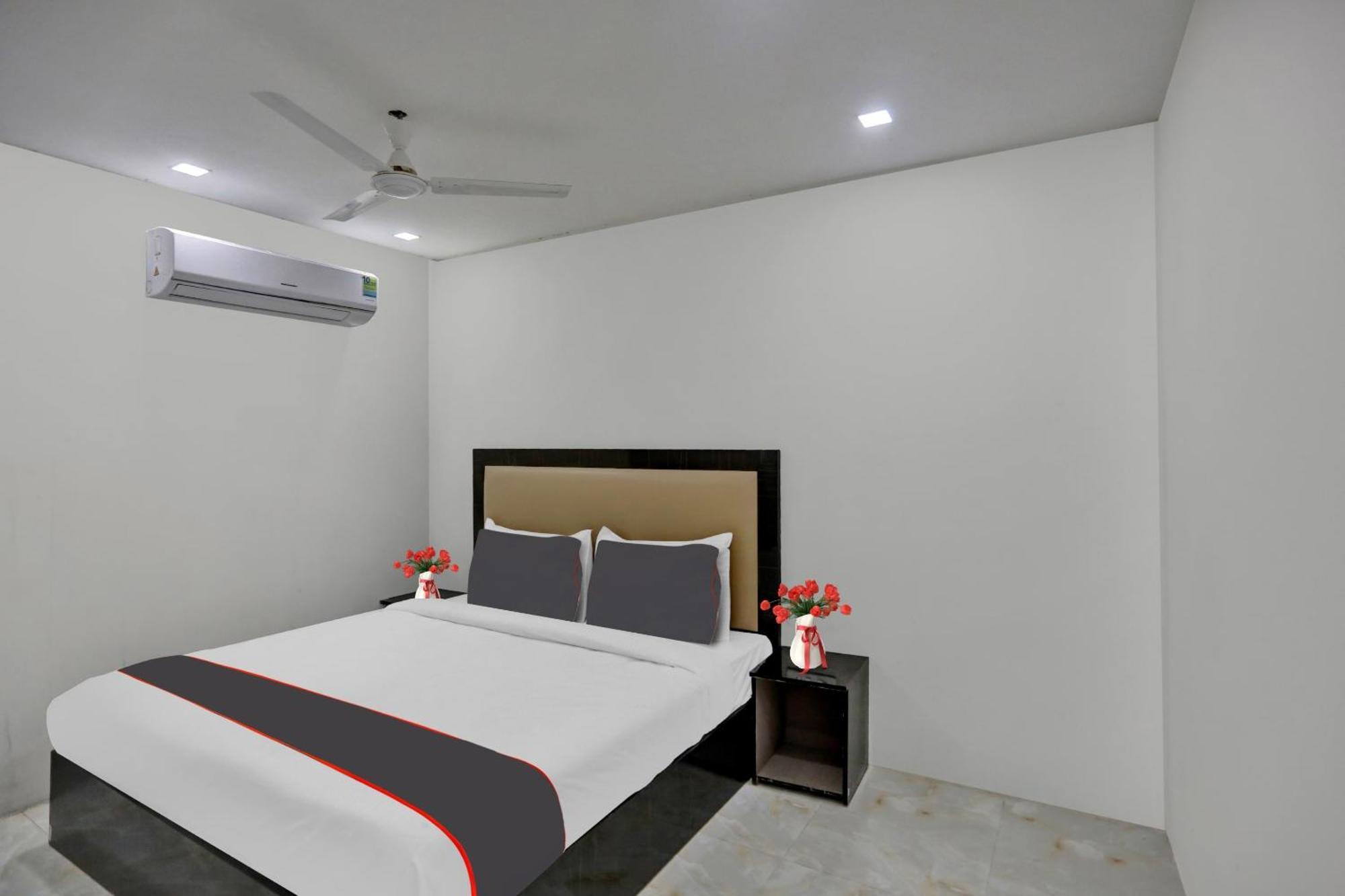 Hotel Super Townhouse The Arrow Near Lotus Temple Nuova Delhi Esterno foto