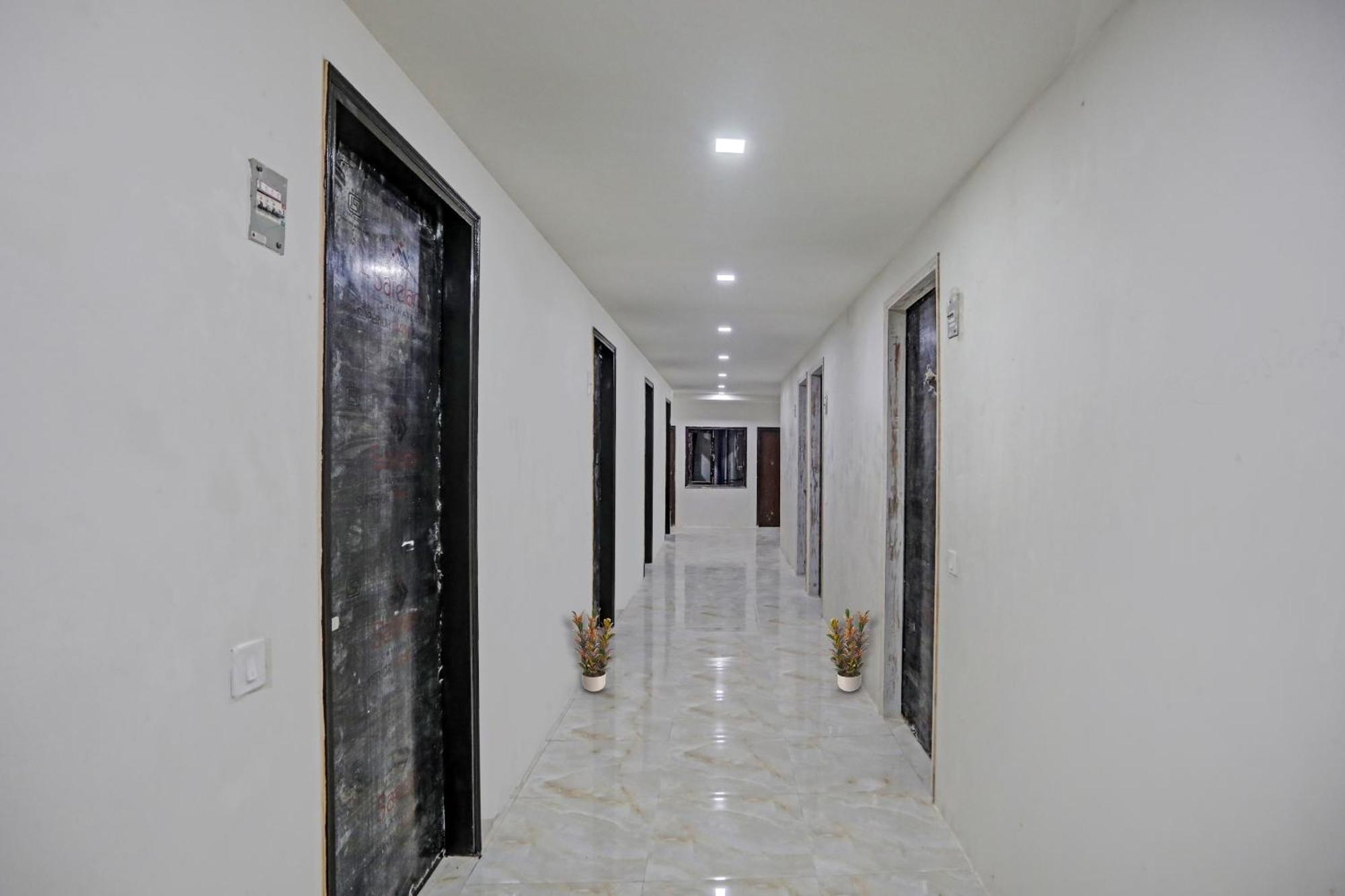 Hotel Super Townhouse The Arrow Near Lotus Temple Nuova Delhi Esterno foto