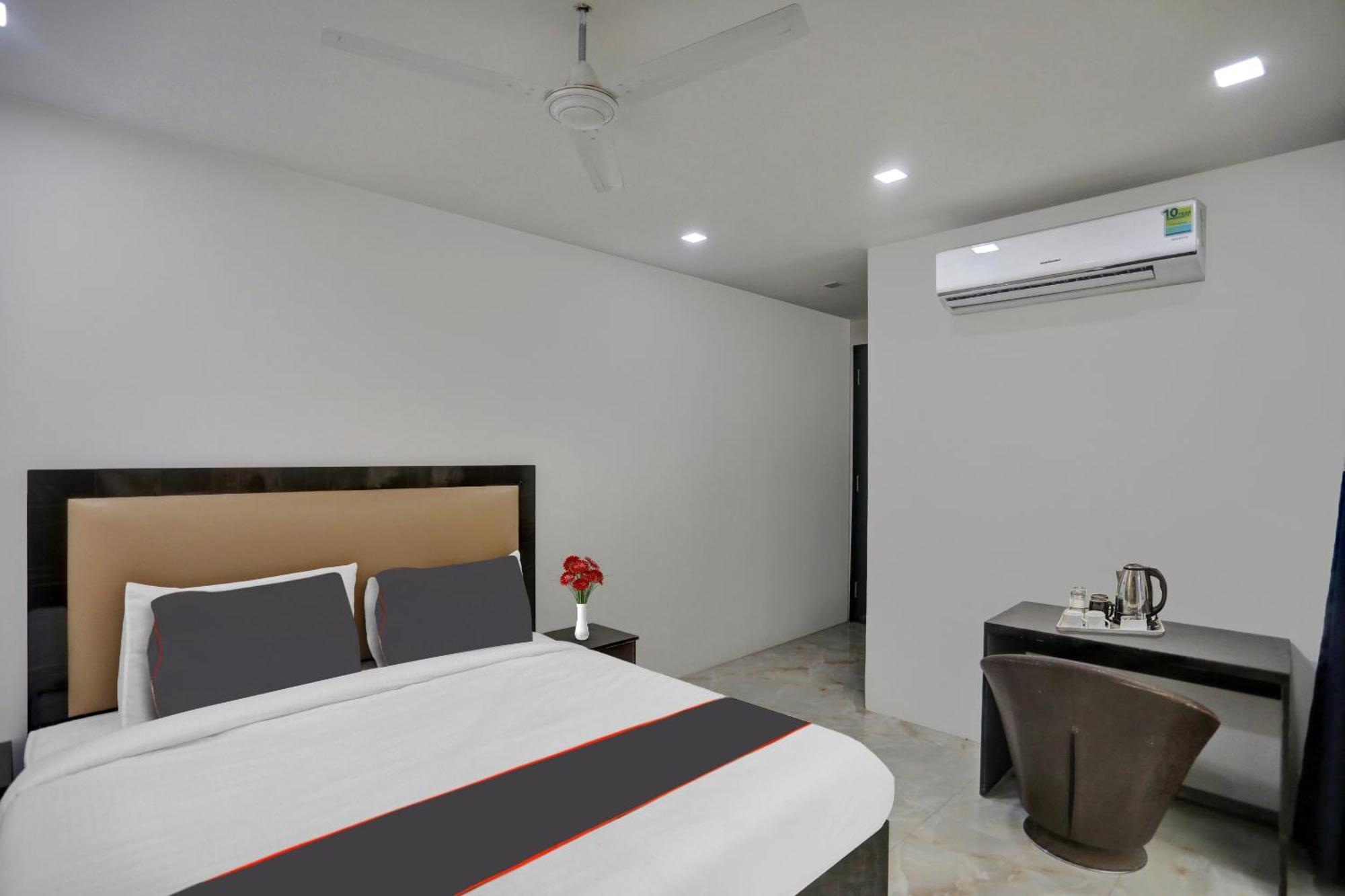 Hotel Super Townhouse The Arrow Near Lotus Temple Nuova Delhi Esterno foto